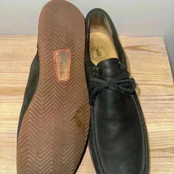 Clarks Wallabees Low Men’s Sz 9.5 Matte Black Leather RARE Vibram Sole NICE - Picture 2 of 6